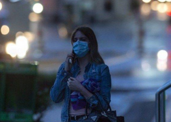 Obbligo mascherine all’aperto, Tarro: “Col caldo sono nocive per la salute”