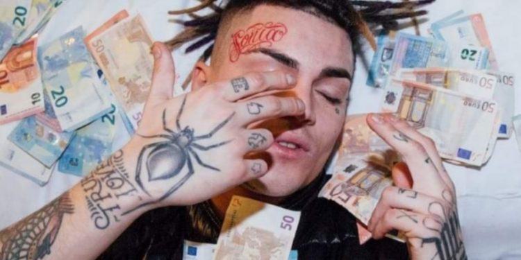 Latina, ruba furgone Bartolini e posta video su YouTube: denunciato il trapper Gallagher