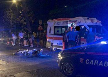 Violento schianto auto-moto in viale Mazzini a Latina, centauro vola sull’asfalto: è grave