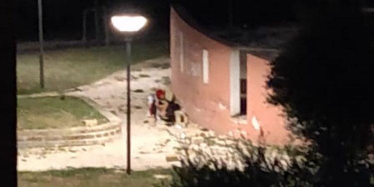 Latina, choc in viale Kennedy: ragazzi si bucano al parco