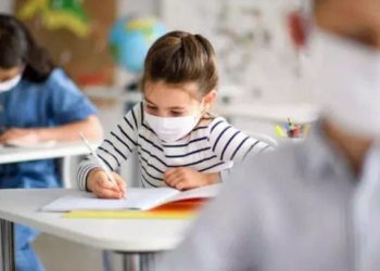 Latina, bambini obbligati a tenere la mascherina anche in classe: ecco gli effetti dell’ordinanza