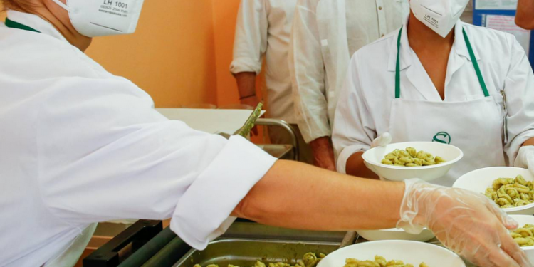 Latina, manca il personale e le mense scolastiche non aprono