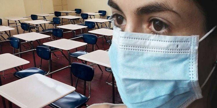 Scuola al via con mascherina: sospensione e 5 in condotta per chi non le mette?