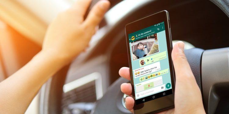 Distratta dal cellulare investe anziana sulle strisce: denunciata 43enne pontina