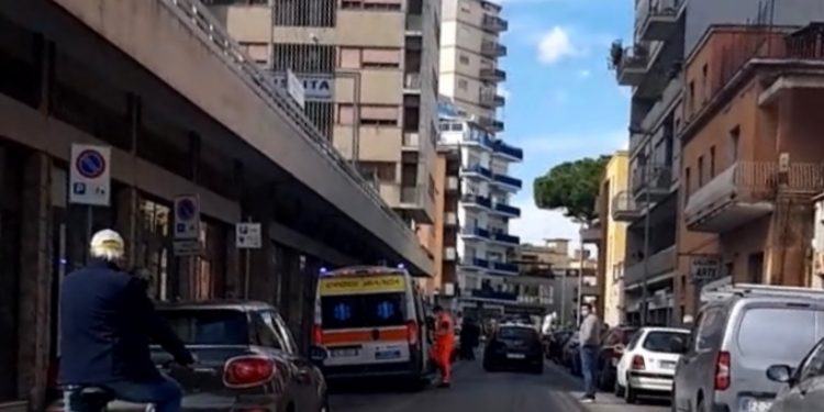Tragedia a Latina, ragazza si lancia nel vuoto dal grattacielo Pennacchi
