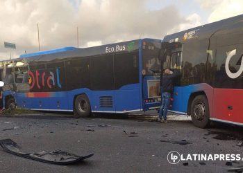 Latina, scontro tra due bus Cotral a Borgo Montello: tre feriti