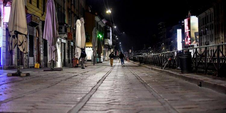 Covid, l’assessore alla Sanità della Regione: “Serve coprifuoco alle 23 anche nel Lazio”