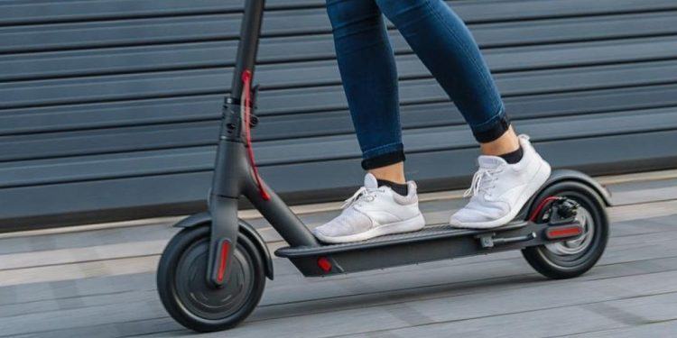 Latina, ennesimo incidente con un monopattino elettrico: ferito un giovane