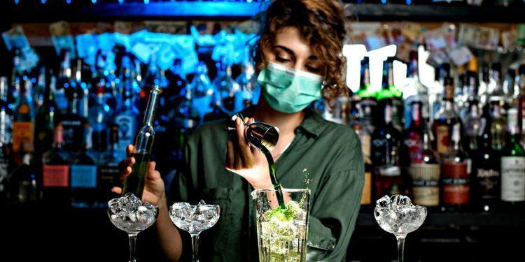 Vertice sull’emergenza Covid in provincia: a Latina arriva la chiusura anticipata dei locali