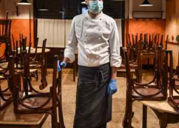 Covid, ristoratori in piazza a Latina contro il nuovo Dpcm