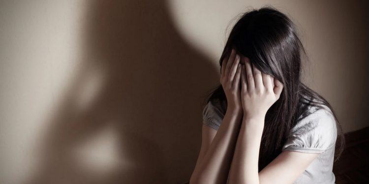 Latina, perseguita e aggredisce la fidanzatina: baby stalker in comunità