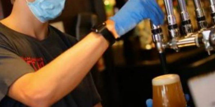Covid, in arrivo il nuovo Dpcm: possibile chiusura anticipata per bar, pub e ristoranti