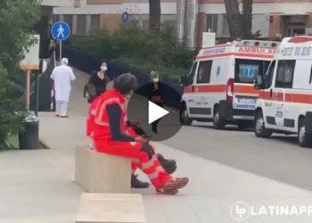 Ambulanze in fila da ore all’ospedale Goretti: l’intervista ad un paziente (positivo)