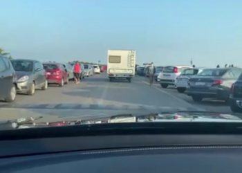 Migliaia di persone sul Lungomare di Latina: folla e locali pieni VIDEO