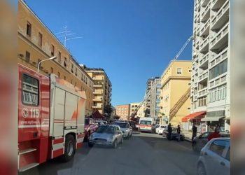 Latina, ha un malore in casa: donna soccorsa da Vigili del fuoco e 118 VIDEO