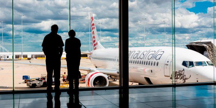 Covid, arriva il patentino per viaggiare in aereo: i non vaccinati restano a terra