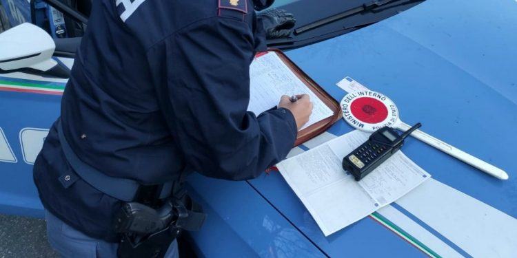 Controlli sulla Pontina a Latina: sorpreso camionista ubriaco, patente ritirata