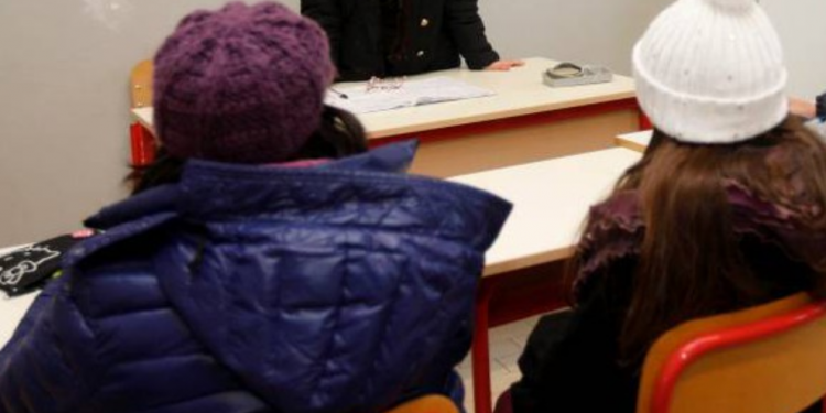 Lezioni al freddo in diversi istituti scolastici di Latina: aule sprovviste di riscaldamento