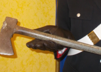 Priverno, prende ad accettate la tomba del padre: giovane denunciato dai carabinieri