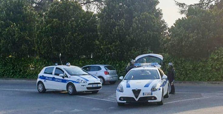 Cisterna, 26enne alla guida con patente contraffatta: multa da 5mila euro