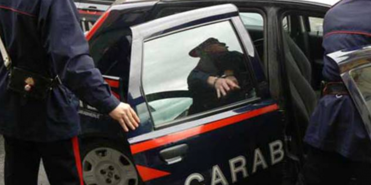 Cisterna, 40enne arrestato per spaccio di droga: denunciata la convivente