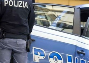 Getta la droga alla vista della Polizia: in manette 19enne di Latina