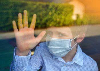 Bambini costretti a portare la mascherina in classe, il Tar del Lazio al Governo: “Dimostrare l’evidenza scientifica”