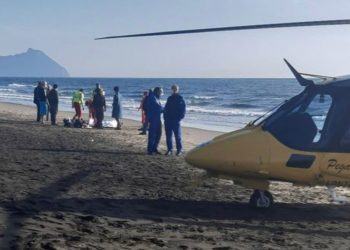 Tragedia sul Lungomare di Sabaudia, uomo si accascia a terra e muore: inutili i tentativi di soccorso