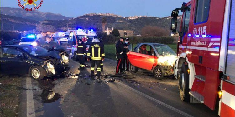 Scontro frontale tra due auto sulla Monti Lepini a Sezze: ferita una persona