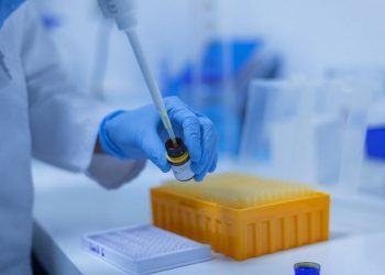 Covid, l’AIFA autorizza(finalmente) gli anticorpi monoclonali prodotti a Latina