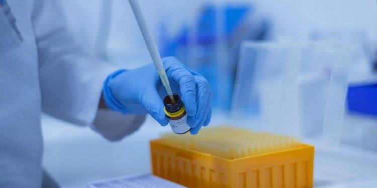 Covid, l’AIFA autorizza(finalmente) gli anticorpi monoclonali prodotti a Latina