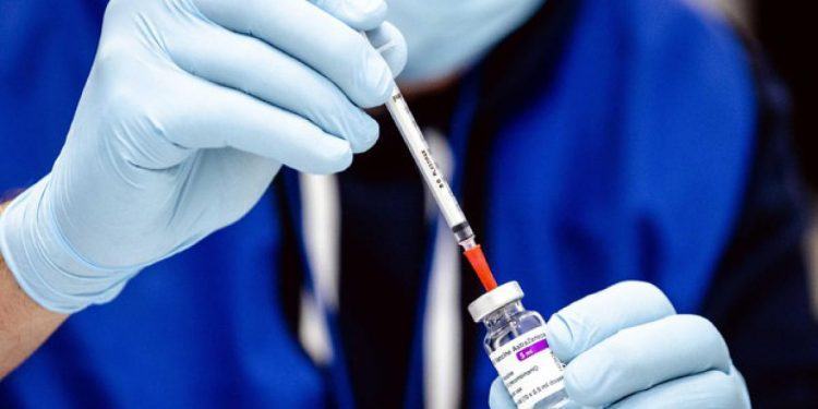 Malore dopo il vaccino AstraZeneca: 35enne di Latina ricoverata in gravi condizioni al Goretti