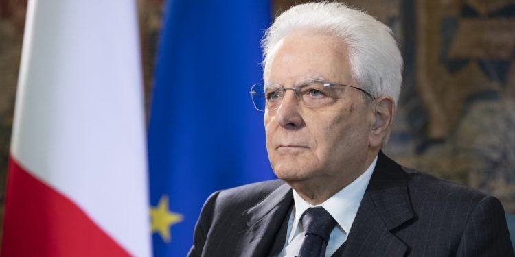 Insulti e minacce a Mattarella sui social, indagato un giovane pontino