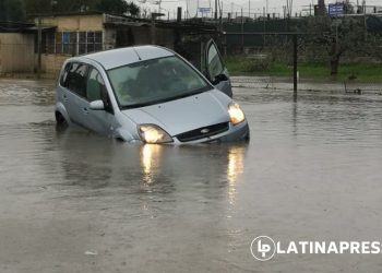 Mini alluvione a Latina: canali pieni e strade allagate. I video dei lettori
