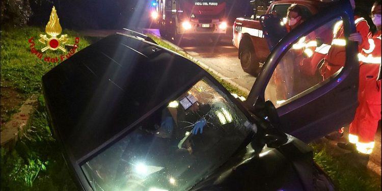 Latina, auto fuori strada in via Chiesuola: muore un uomo di 58 anni