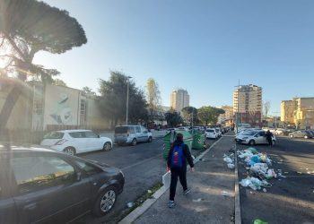 “La Giovanni Cena di Latina circondata da mucchi di spazzatura e Coletta pensa ai murales”