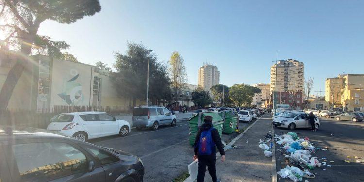 “La Giovanni Cena di Latina circondata da mucchi di spazzatura e Coletta pensa ai murales”