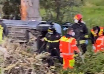 Latina, terribile incidente in via Torre la Felce: gravi due ragazze VIDEO