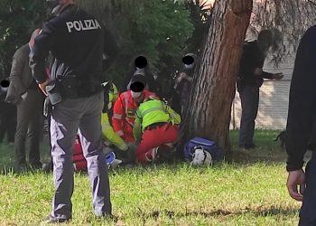 Paura a Latina, bambino investito da un’auto: atterra eliambulanza VIDEO