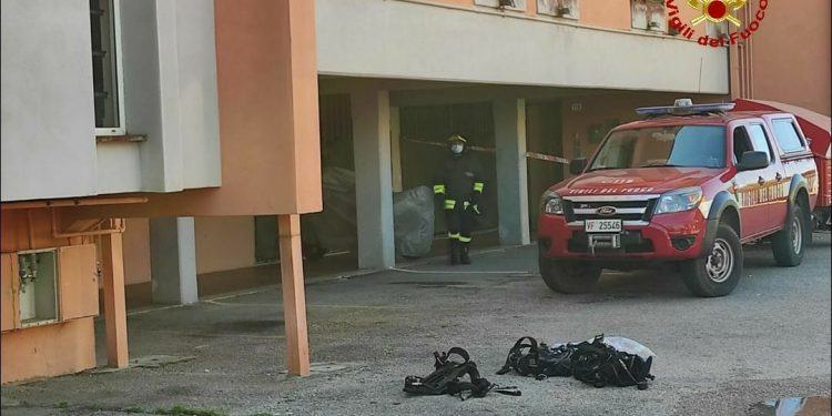 Incendio in un appartamento a Latina: donna muore intossicata