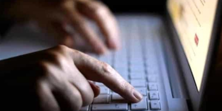 Latina, adesca minorenni sui social e li ricatta: arrestato straniero