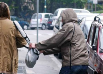 Scippa la fidanzata e scappa: nei guai un giovane della provincia di Latina