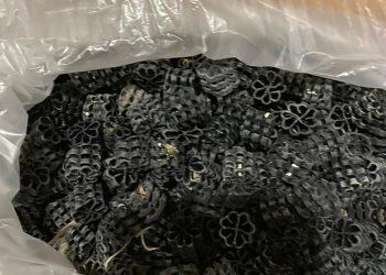 4mila rotelline di plastica sulle spiagge del sud pontino: si teme danno ambientale