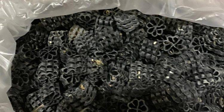4mila rotelline di plastica sulle spiagge del sud pontino: si teme danno ambientale