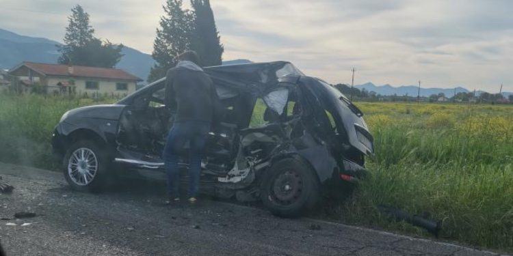 Latina, scontro tra auto su strada Podgora: ferite due donne. Necessario l’elisoccorso