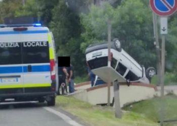 Auto si ribalta sulla Monti Lepini a Latina