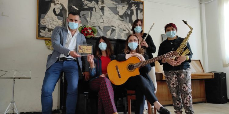 L’orchestra e coro dell’Istituto Comprensivo G.Verga di Pontinia presenta : Finalmente musica dal vivo