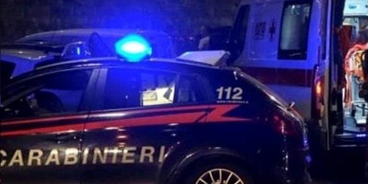 Agguato nella notte a Cisterna: 45enne gambizzato sotto casa