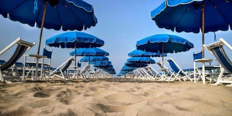 A Latina la stagione balneare parte l’8 maggio: ecco le regole
