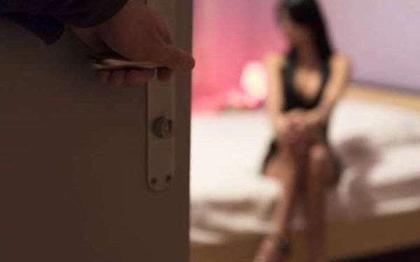 Sfruttamento della prostituzione a Latina: arrestato 40enne e obbligo di firma per i genitori